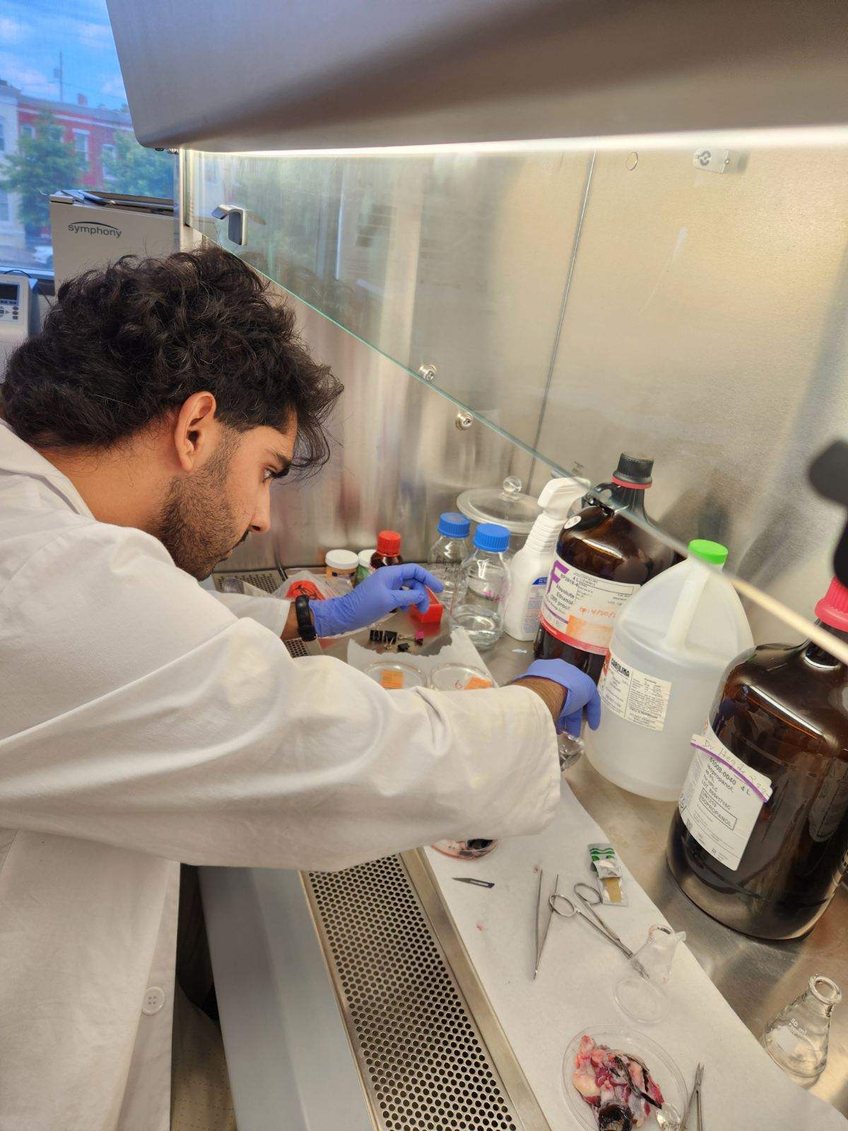 Undergraduate student Vansh Kapoor working in ORL